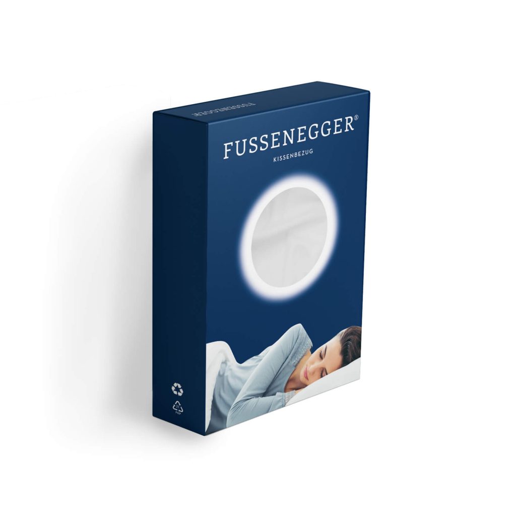 Fussenegger Bettwäschenverpackung mit Frau schlafend